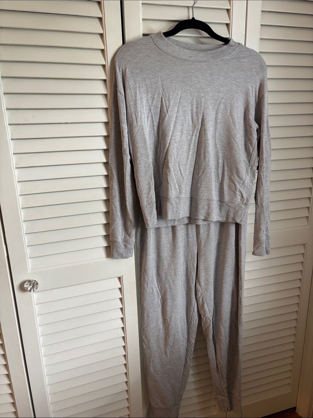 LAKE Women's Light Gray Cozy Lounge Pajama Set - Long Sleeve Top & Jogger Pants
